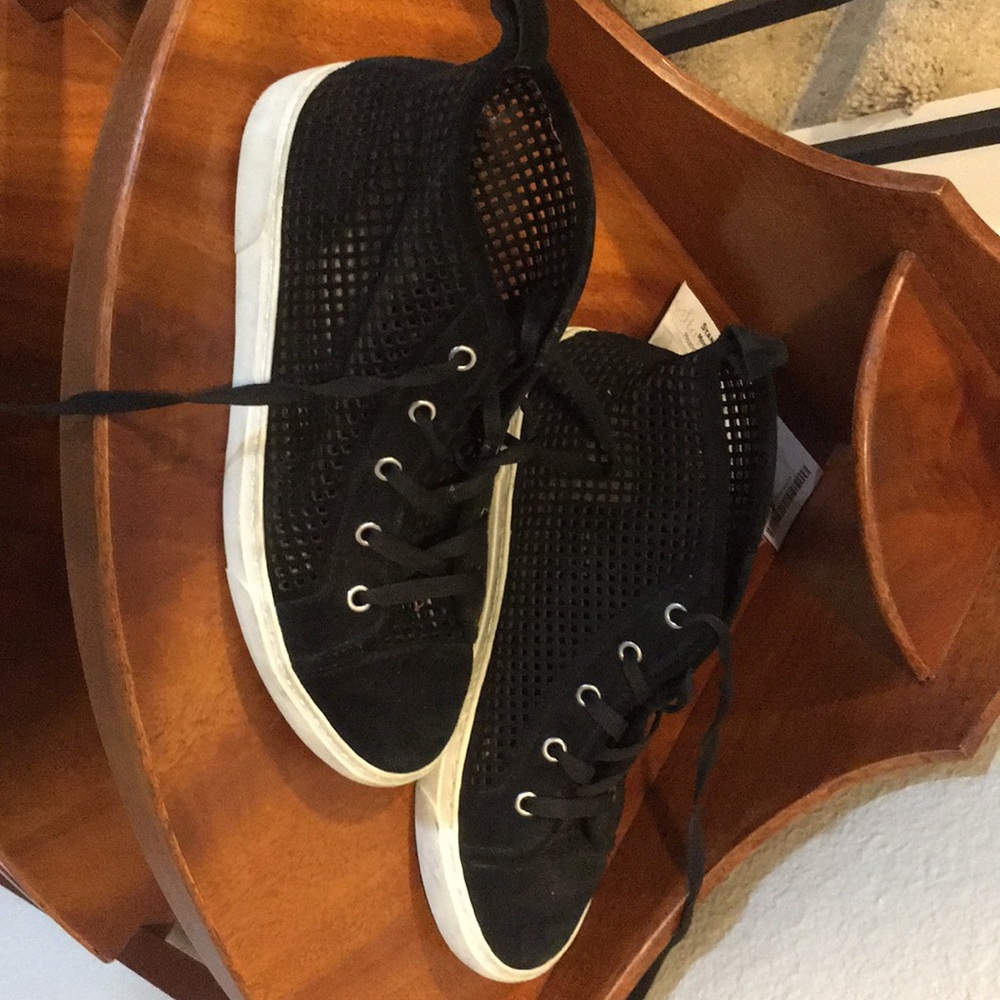 1 State black high tops